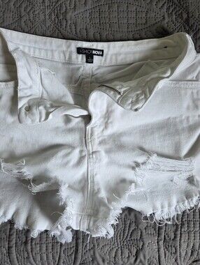 Fashion Nova White Distressed Frayed Denim Jean Shorts